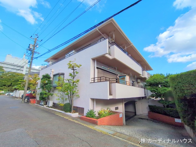 愛知県名古屋市名東区にじが丘１丁目のマンション『荘苑星ヶ丘』外観写真 2025年11月9日撮影