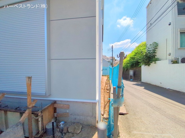 神奈川県横浜市旭区白根７丁目の新築戸建て外構写真 2025年7月23日撮影