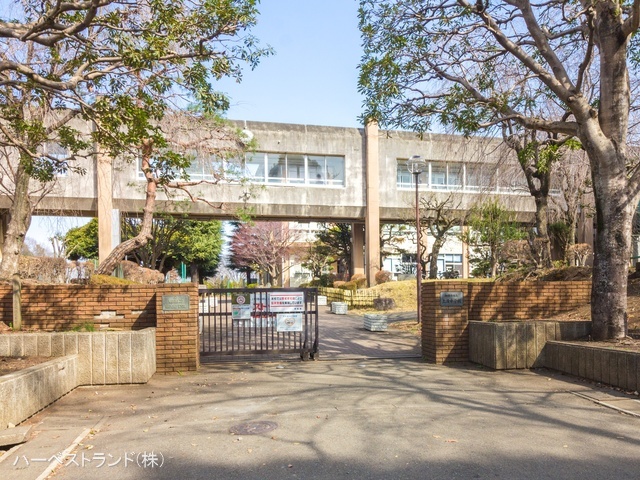 相模原市立上溝中学校　距離930m