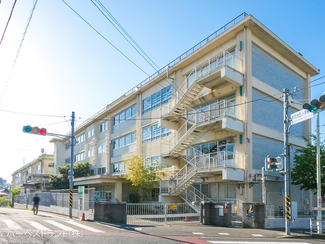 川崎市立南百合丘小学校　距離540m