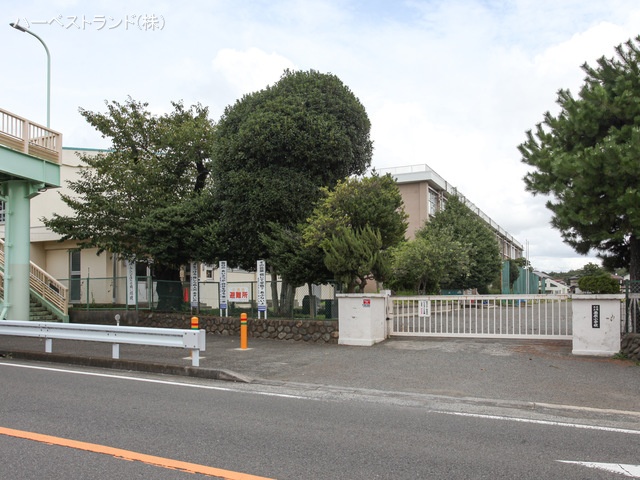 座間市立栗原小学校 距離720m