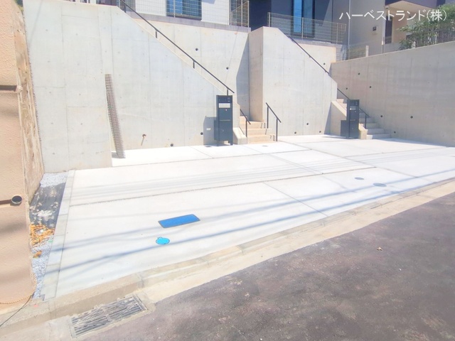 神奈川県横浜市港北区篠原北１丁目の新築戸建て完成写真 2025年8月28日撮影