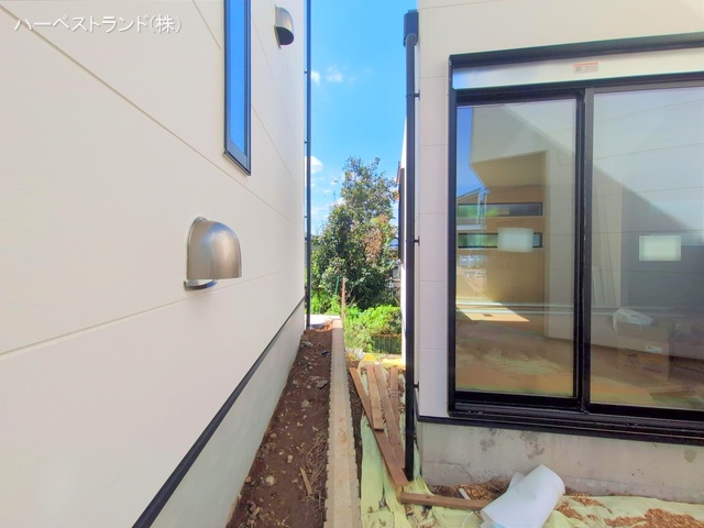 神奈川県横浜市鶴見区北寺尾７丁目の新築戸建て外構写真 2025年10月9日撮影