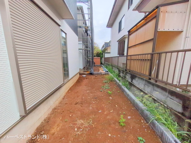 神奈川県座間市緑ケ丘6丁目の新築戸建て外構写真 2025年10月22日撮影