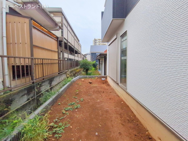 神奈川県座間市緑ケ丘6丁目の新築戸建て外構写真 2025年10月22日撮影