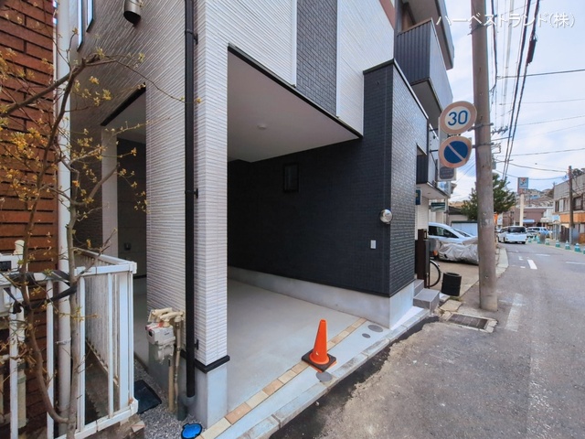 神奈川県横浜市鶴見区東寺尾2丁目の新築戸建て完成写真 2026年3月17日撮影