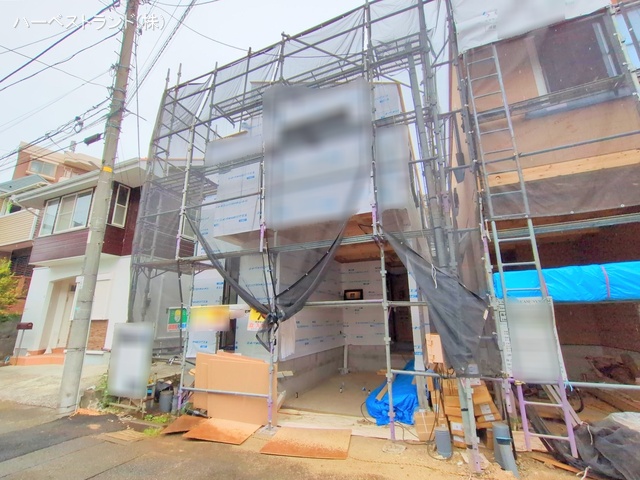 神奈川県横浜市神奈川区三ツ沢下町の新築戸建てシート写真 2025年9月3日撮影
