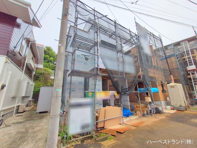 神奈川県横浜市神奈川区三ツ沢下町の新築戸建てシート写真 2025年9月3日撮影