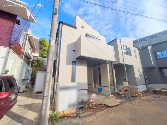 神奈川県横浜市神奈川区三ツ沢下町の新築戸建て外構写真 2025年11月3日撮影