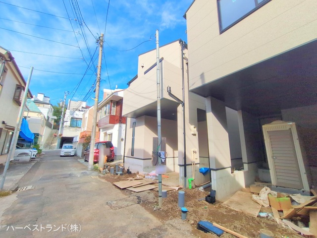 神奈川県横浜市神奈川区三ツ沢下町の新築戸建て外構写真 2025年11月3日撮影