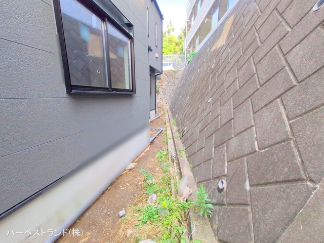 神奈川県横浜市神奈川区三ツ沢下町の新築戸建て外構写真 2025年11月3日撮影