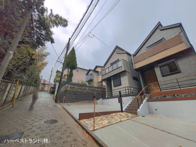 神奈川県横浜市港北区下田町３丁目の新築戸建て完成写真 2026年4月1日撮影