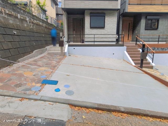 神奈川県横浜市港北区下田町３丁目の新築戸建て完成写真 2026年4月1日撮影