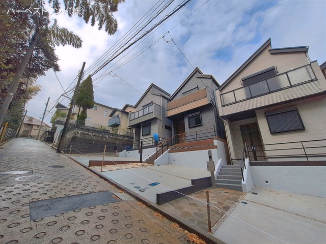 神奈川県横浜市港北区下田町３丁目の新築戸建て完成写真 2026年4月1日撮影