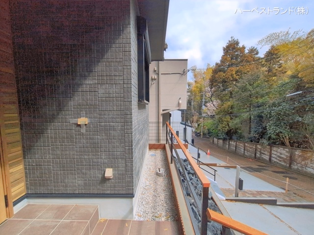 神奈川県横浜市港北区下田町３丁目の新築戸建て完成写真 2026年4月1日撮影