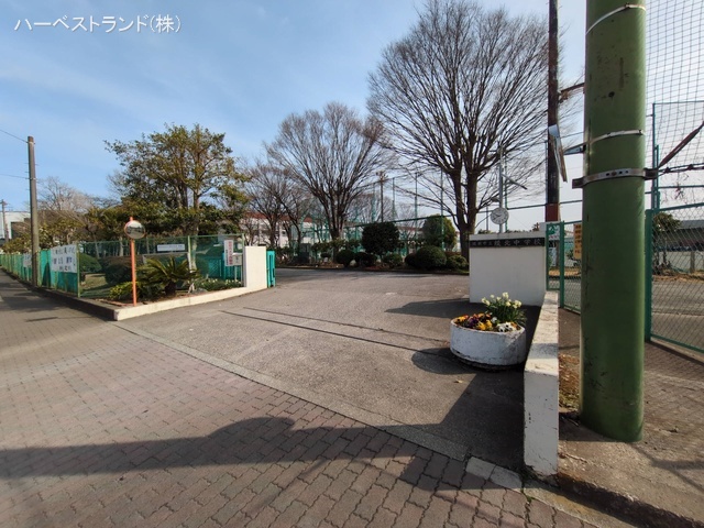 綾瀬市立綾北中学校　距離950m