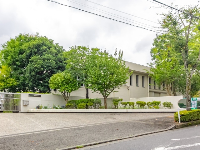 横浜市立鴨志田中学校　距離890m