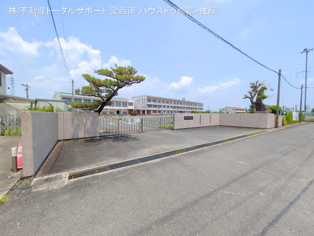 弥富市立弥生小学校　距離1500m