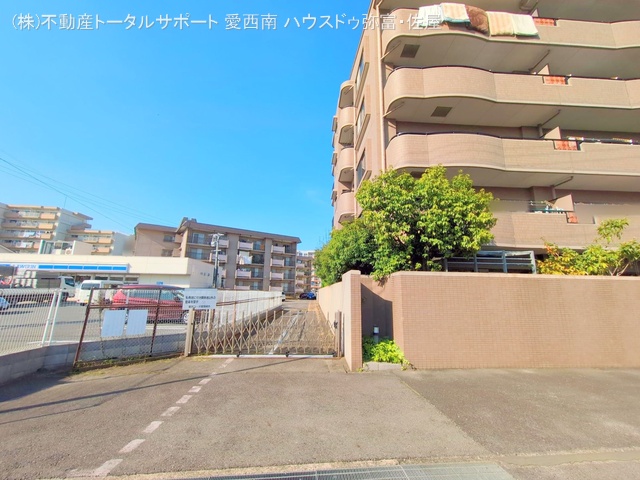 愛知県海部郡蟹江町富吉４丁目のマンション『ライオンズマンション富吉』外観写真 2025年10月29日撮影