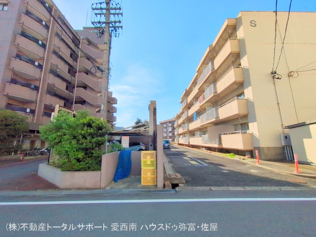 愛知県海部郡蟹江町富吉４丁目のマンション『ライオンズマンション富吉』外観写真 2025年10月29日撮影