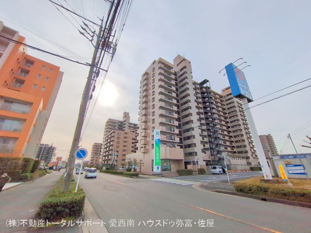 愛知県海部郡蟹江町本町５丁目のマンション『ライオンズマンションニューシティ蟹江六番館』外観写真 2024年12月19日撮影