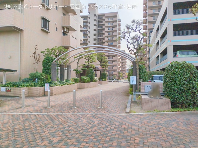 愛知県海部郡蟹江町本町５丁目のマンション『ライオンズマンションニューシティ蟹江六番館』外観写真 2024年12月19日撮影