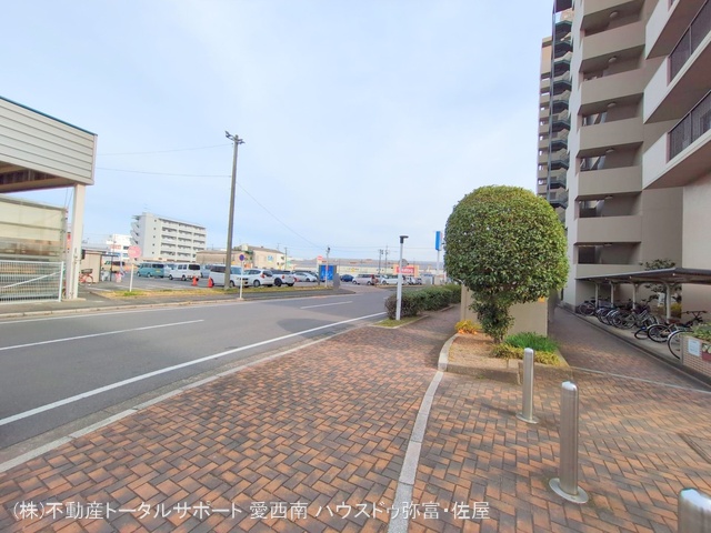 愛知県海部郡蟹江町本町５丁目のマンション『ライオンズマンションニューシティ蟹江六番館』外観写真 2024年12月19日撮影