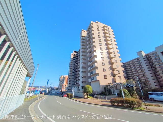 愛知県海部郡蟹江町本町５丁目のマンション『ライオンズマンションニューシティ蟹江六番館』外観写真 2025年3月6日撮影