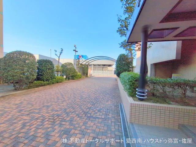 愛知県海部郡蟹江町本町５丁目のマンション『ライオンズマンションニューシティ蟹江六番館』外観写真 2025年3月6日撮影