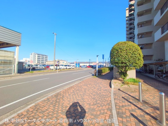 愛知県海部郡蟹江町本町５丁目のマンション『ライオンズマンションニューシティ蟹江六番館』外観写真 2025年3月6日撮影