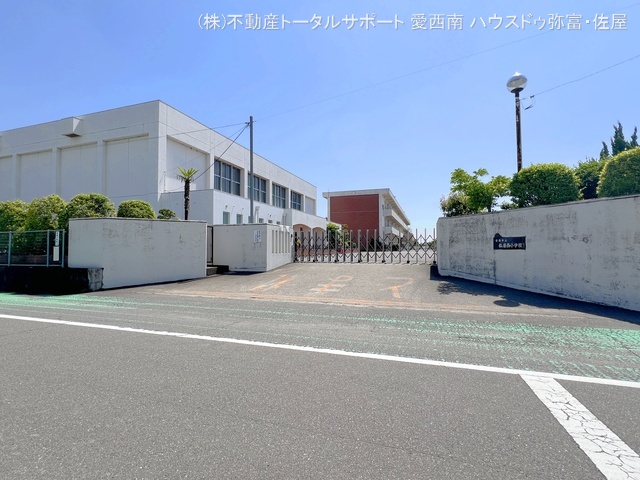 愛西市立佐屋西小学校　距離900m