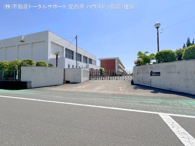 愛西市立佐屋西小学校　距離900m