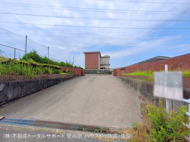 蟹江町立蟹江北中学校　距離950m