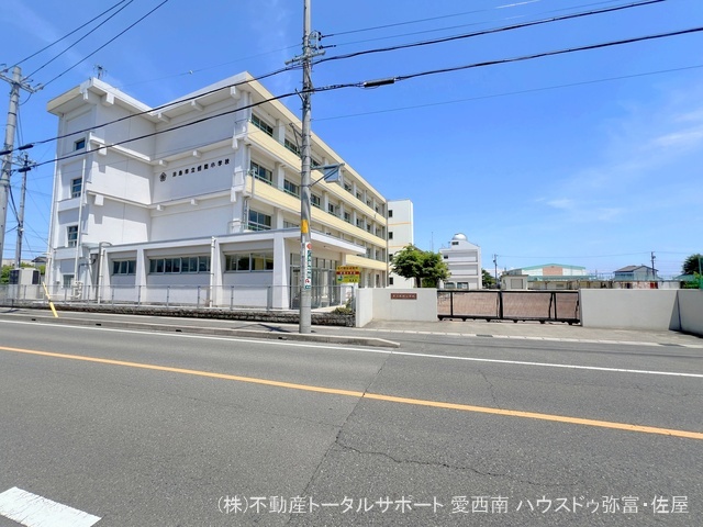 津島市立蛭間小学校　距離950m