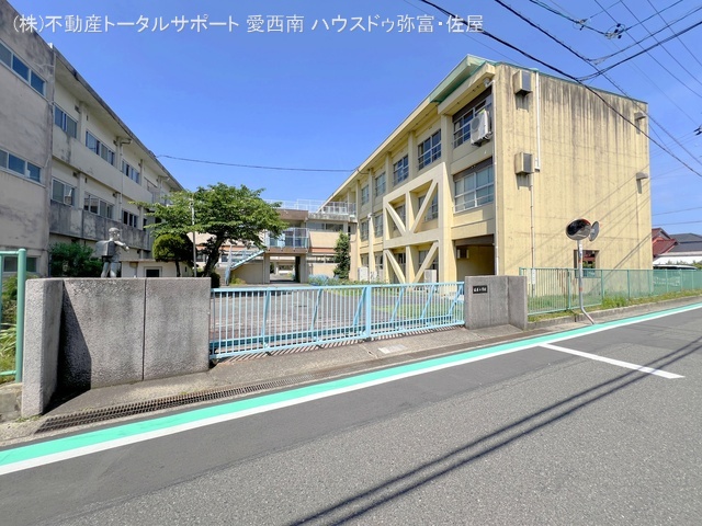 愛西市立佐屋小学校　距離450m