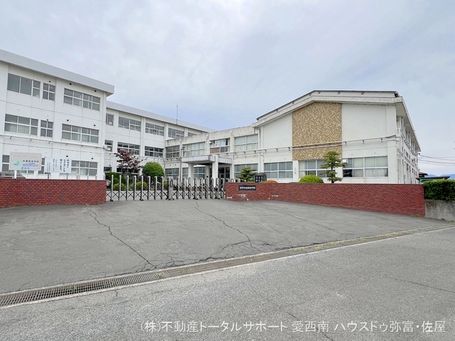 愛西市立佐織西中学校 距離1600m