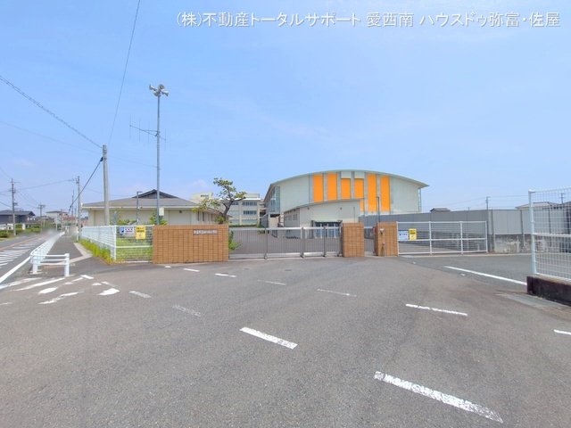 弥富市立日の出小学校　距離1350m