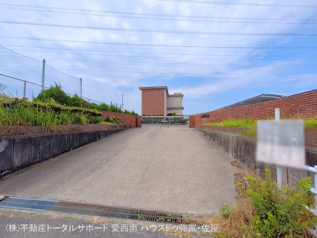 蟹江町立蟹江北中学校　距離910m