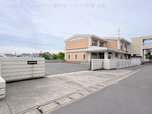 愛知県津島市柳原町２丁目の中古戸建て周辺 津島市立藤浪中学校　距離800m