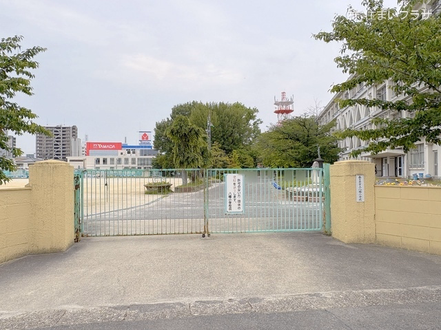春日井市立八幡小学校 距離690m