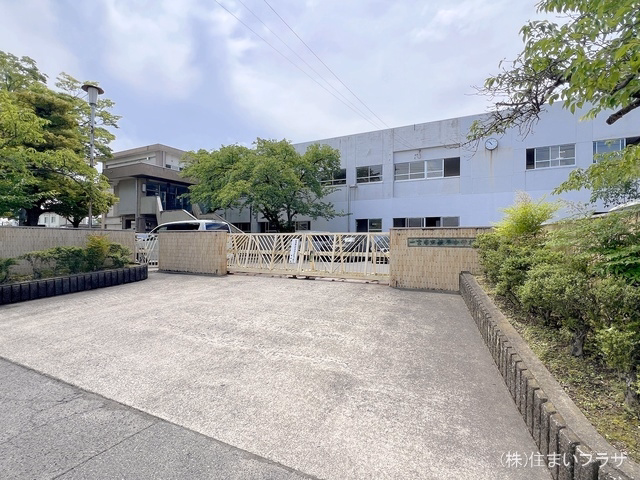一宮市立萩原中学校 距離1600m