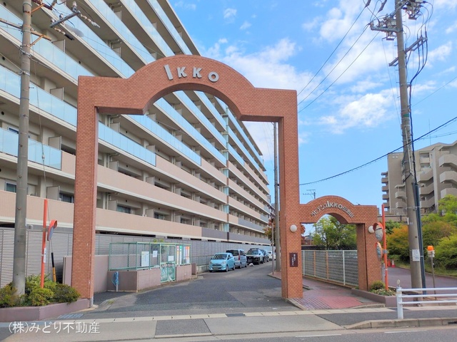 愛知県名古屋市緑区鳴海町字伝治山のマンション『ラビデンス伝治山』外観写真 2025年10月26日撮影