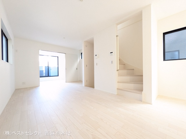 蕨市塚越3丁目（戸建）02 リビング