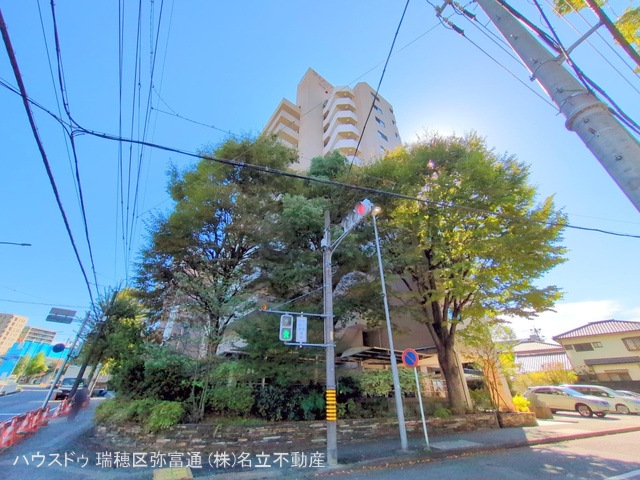 愛知県名古屋市瑞穂区山下通５丁目のマンション『ライオンズマンション瑞穂公園』外観写真 2025年10月22日撮影