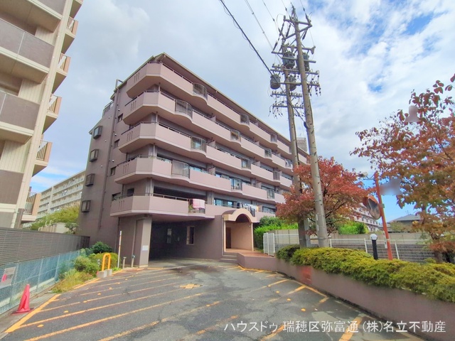 愛知県名古屋市緑区鳴海町字伝治山のマンション『ラビデンス伝治山』外観写真 2025年10月26日撮影