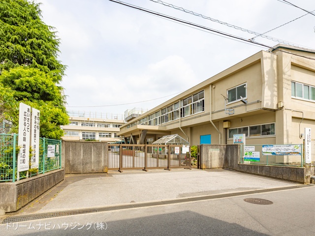 市川市立第八中学校 距離550m