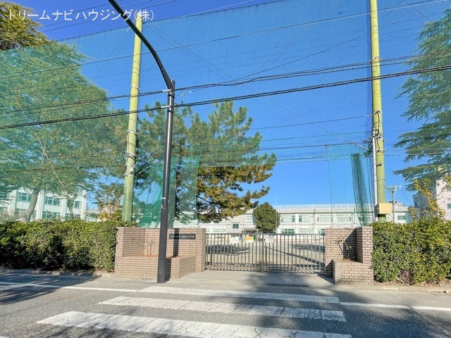 江戸川区立小岩第三中学校 距離450m