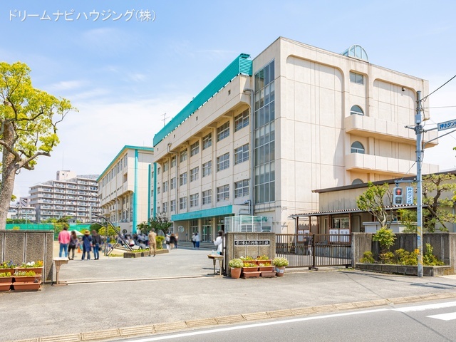 市川市立南行徳中学校 距離1700m