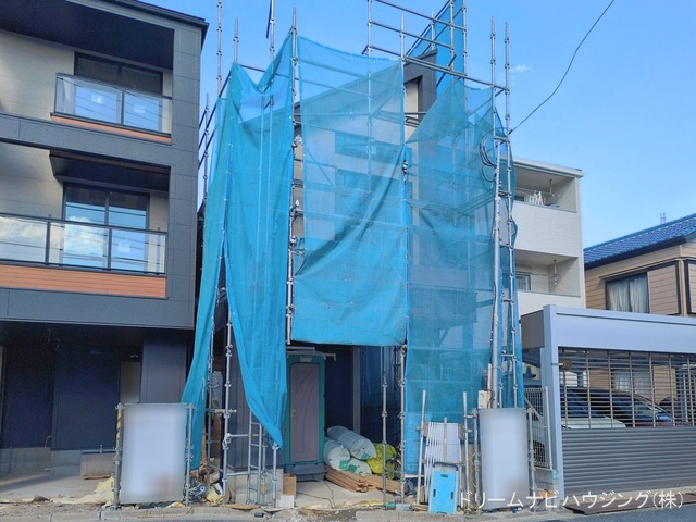 東京都江戸川区上篠崎２丁目の新築戸建てシート写真 2026年2月8日撮影