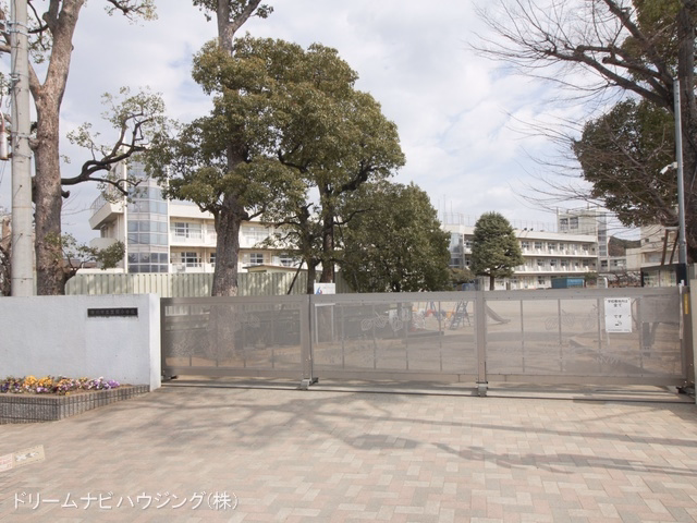 市川市立真間小学校
